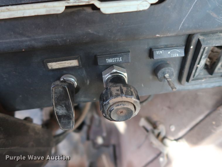 image for item GS9898 1979 International 2275  semi truck