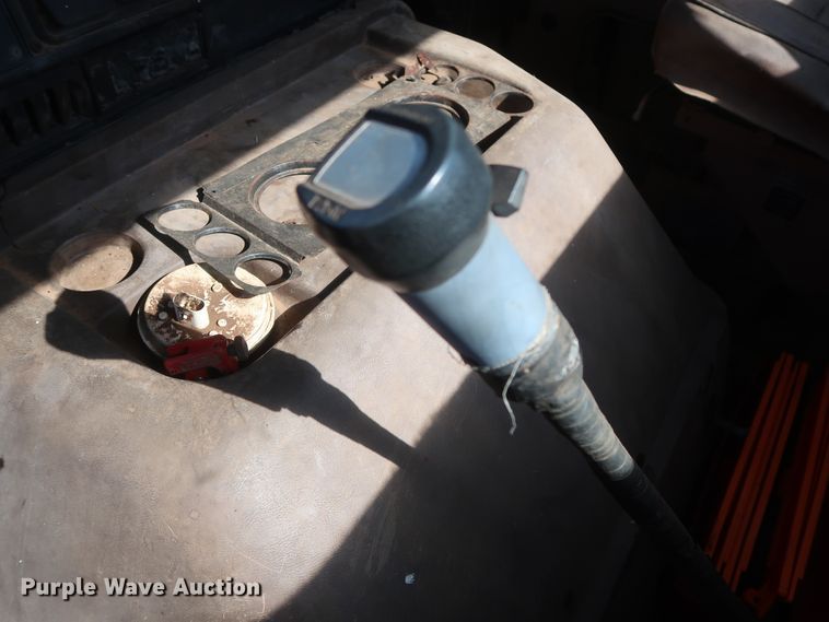 image for item GS9898 1979 International 2275  semi truck