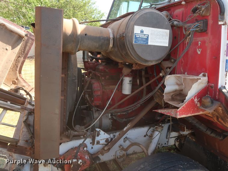 image for item GS9898 1979 International 2275  semi truck