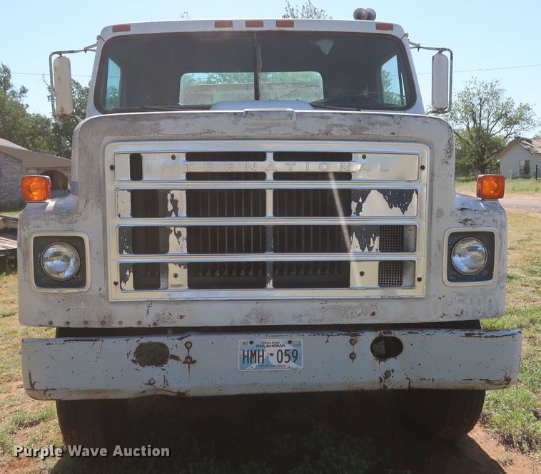 image for item GS9898 1979 International 2275  semi truck