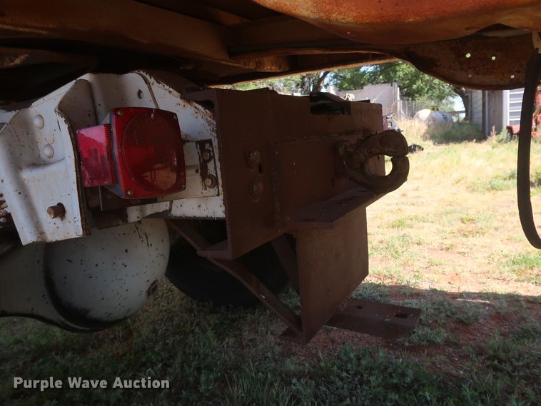 image for item GS9898 1979 International 2275  semi truck