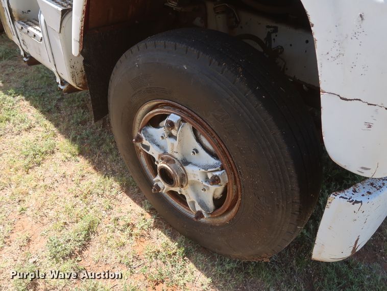 image for item GS9898 1979 International 2275  semi truck