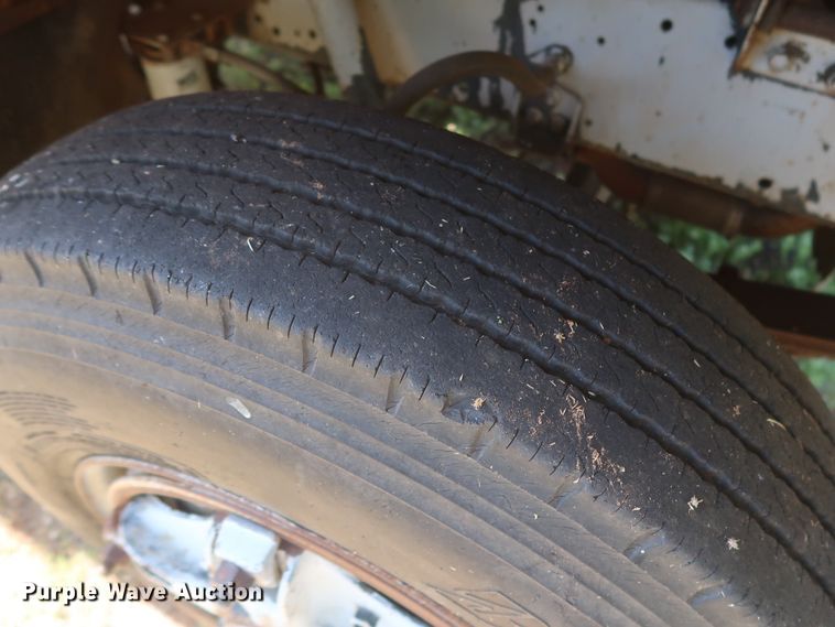 image for item GS9898 1979 International 2275  semi truck