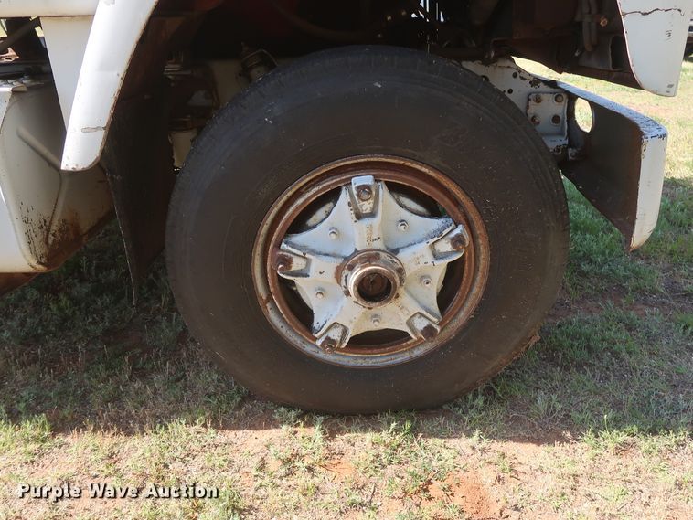 image for item GS9898 1979 International 2275  semi truck