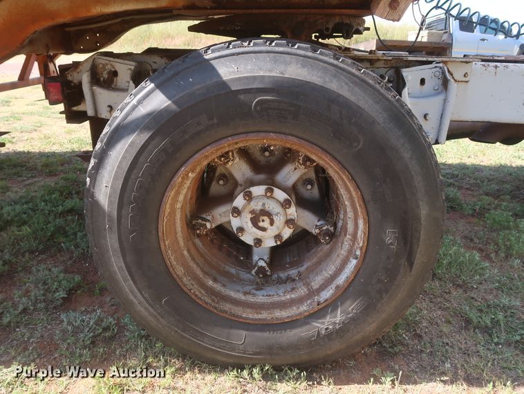 image for item GS9898 1979 International 2275  semi truck