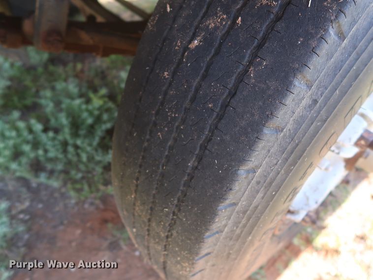 image for item GS9898 1979 International 2275  semi truck