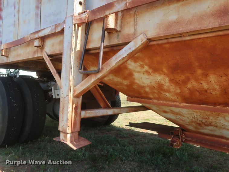 image for item GS9899 Double hopper bottom grain trailer