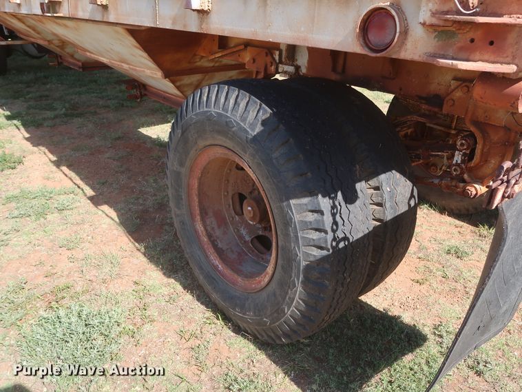 image for item GS9899 Double hopper bottom grain trailer