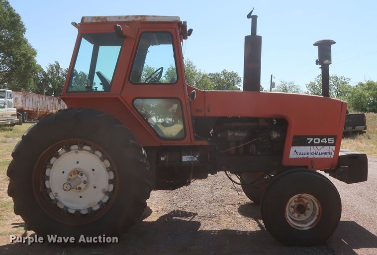 image for item GS9900 1979 Allis Chalmers 7045  tractor