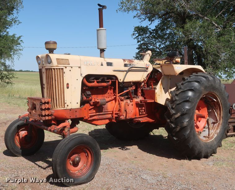 image for item GS9901 1965 J I Case Comfort King 831  tractor