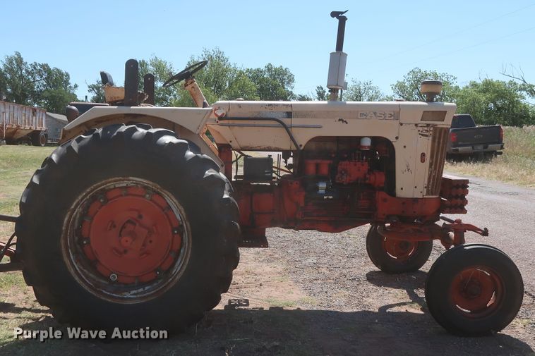 image for item GS9901 1965 J I Case Comfort King 831  tractor