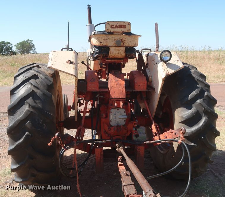 image for item GS9901 1965 J I Case Comfort King 831  tractor