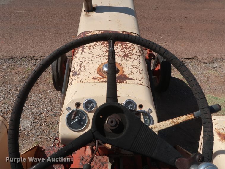 image for item GS9901 1965 J I Case Comfort King 831  tractor