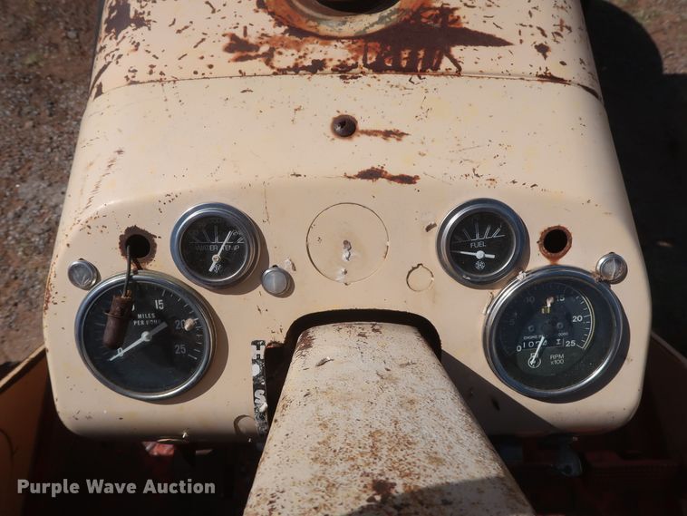 image for item GS9901 1965 J I Case Comfort King 831  tractor