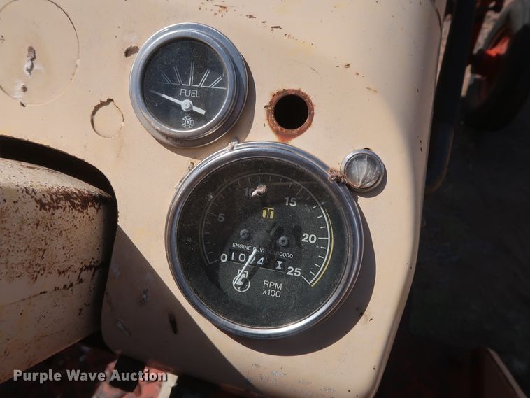 image for item GS9901 1965 J I Case Comfort King 831  tractor