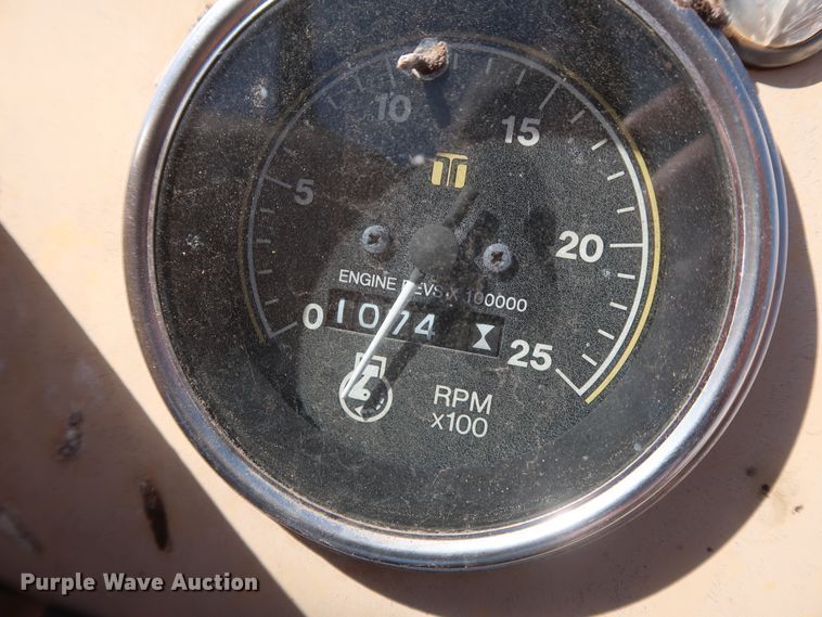 image for item GS9901 1965 J I Case Comfort King 831  tractor