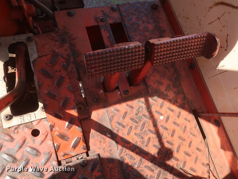 image for item GS9901 1965 J I Case Comfort King 831  tractor