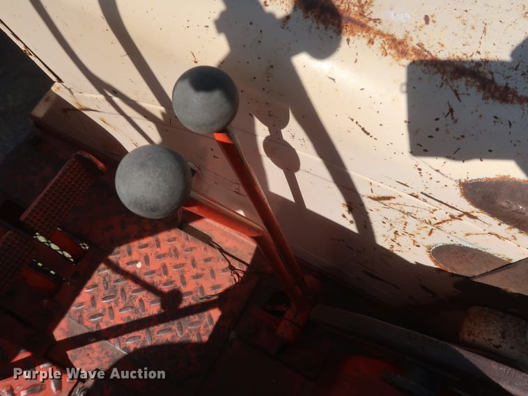 image for item GS9901 1965 J I Case Comfort King 831  tractor