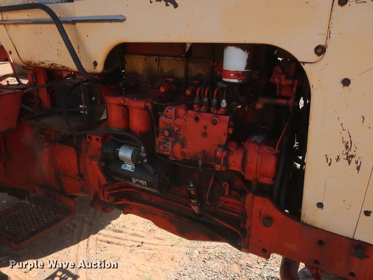 image for item GS9901 1965 J I Case Comfort King 831  tractor