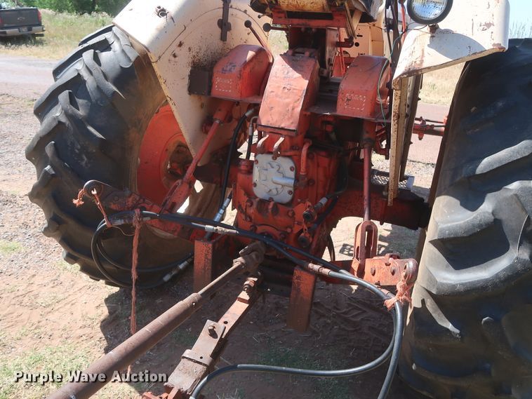 image for item GS9901 1965 J I Case Comfort King 831  tractor