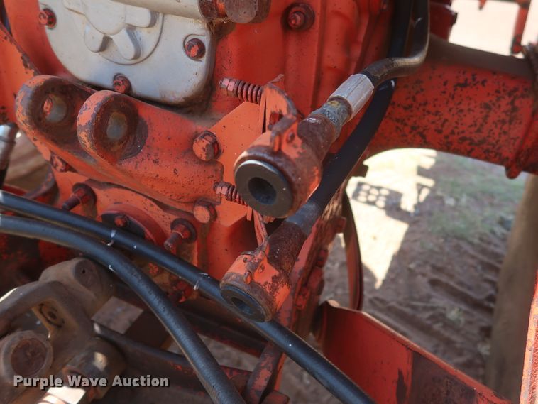 image for item GS9901 1965 J I Case Comfort King 831  tractor