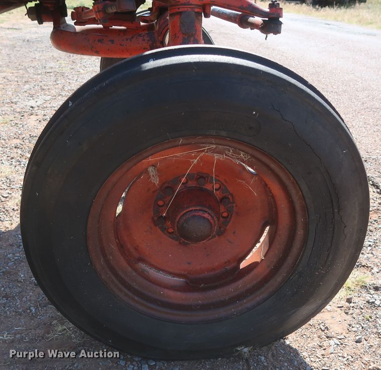 image for item GS9901 1965 J I Case Comfort King 831  tractor