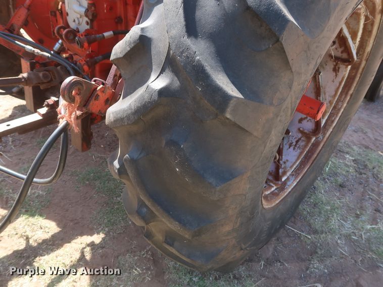 image for item GS9901 1965 J I Case Comfort King 831  tractor