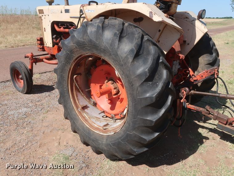 image for item GS9901 1965 J I Case Comfort King 831  tractor