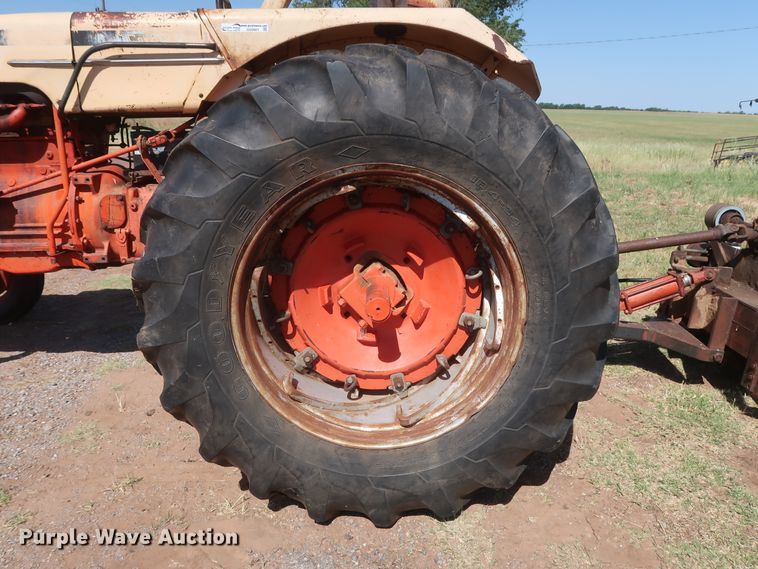 image for item GS9901 1965 J I Case Comfort King 831  tractor