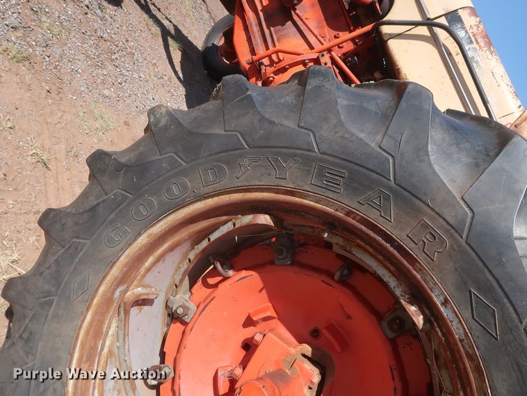 image for item GS9901 1965 J I Case Comfort King 831  tractor