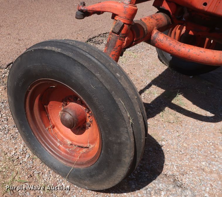 image for item GS9901 1965 J I Case Comfort King 831  tractor