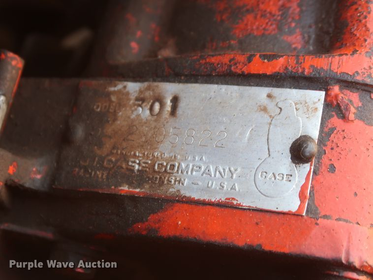 image for item GS9901 1965 J I Case Comfort King 831  tractor