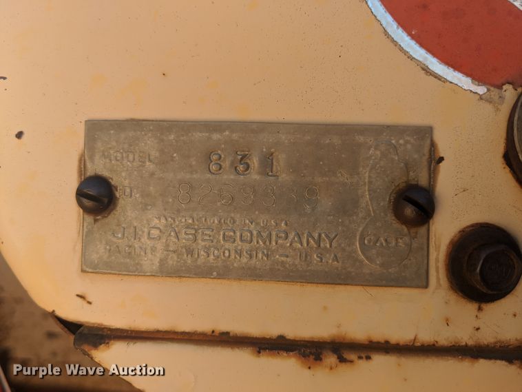 image for item GS9901 1965 J I Case Comfort King 831  tractor