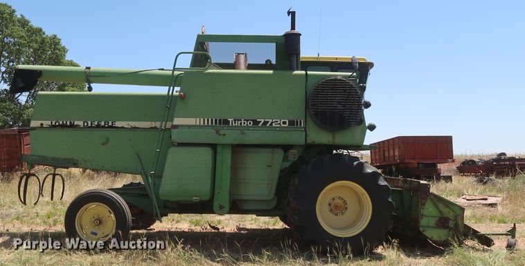 image for item GS9908 1981 John Deere 7720 Turbo combine