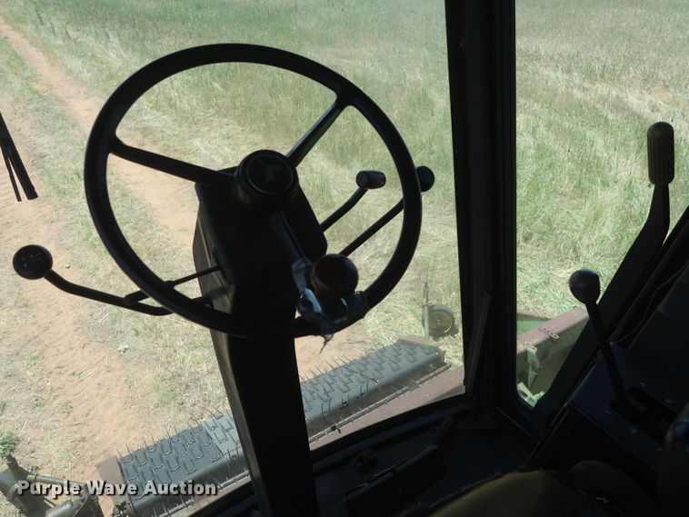 image for item GS9908 1981 John Deere 7720 Turbo combine