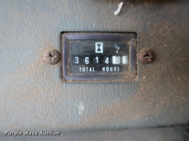 image for item GS9908 1981 John Deere 7720 Turbo combine