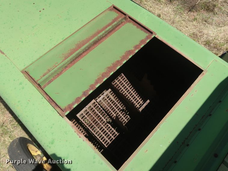 image for item GS9908 1981 John Deere 7720 Turbo combine