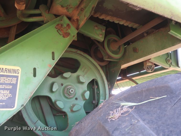image for item GS9908 1981 John Deere 7720 Turbo combine