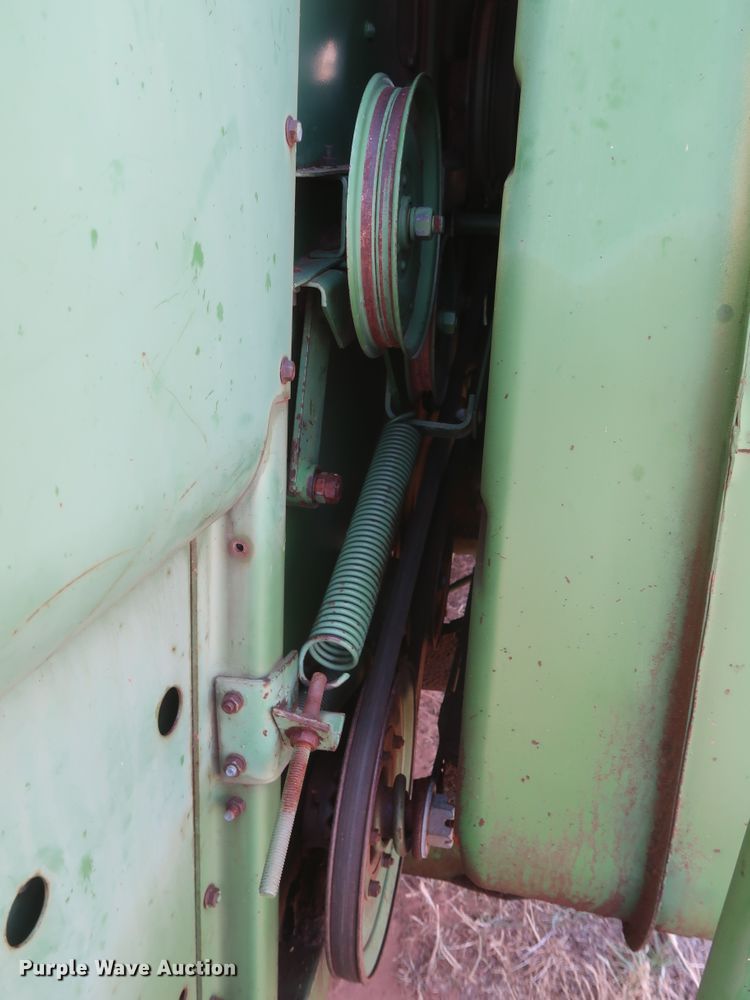 image for item GS9908 1981 John Deere 7720 Turbo combine