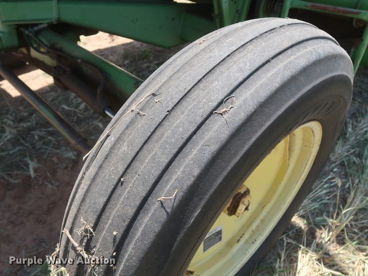 image for item GS9908 1981 John Deere 7720 Turbo combine