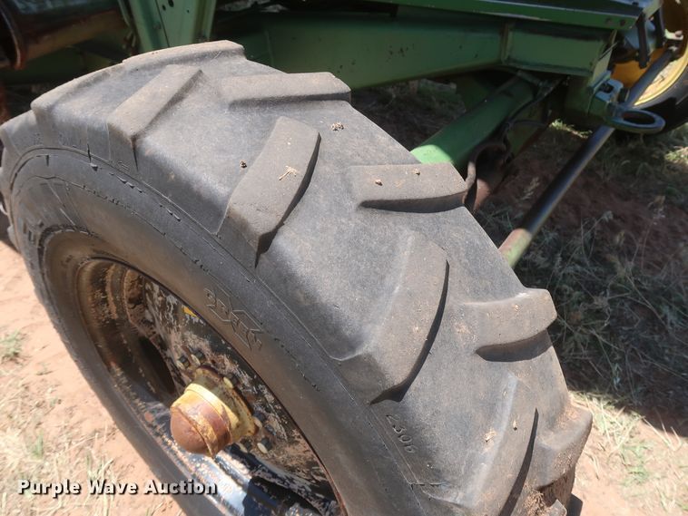 image for item GS9908 1981 John Deere 7720 Turbo combine