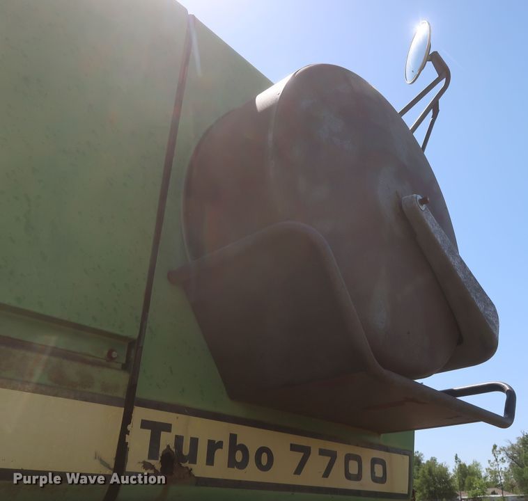 image for item GS9912 John Deere 7700 Turbo combine