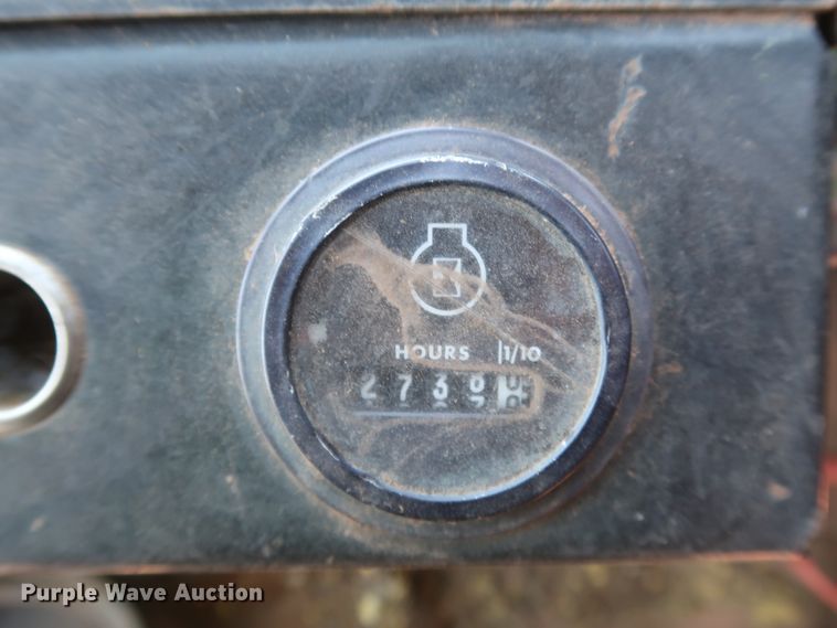 image for item GS9917 1983 John Deere 2420  windrower