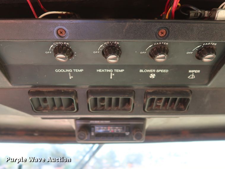 image for item GS9917 1983 John Deere 2420  windrower