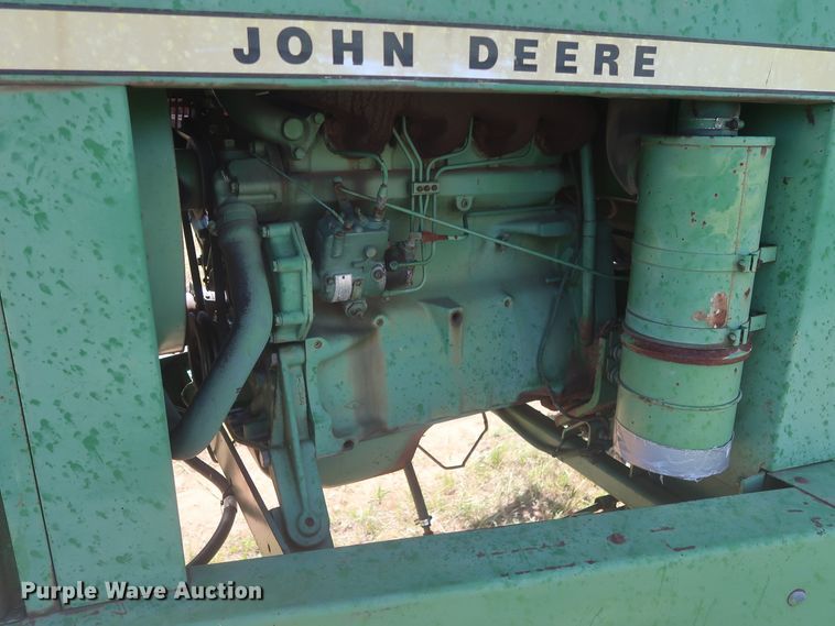 image for item GS9917 1983 John Deere 2420  windrower