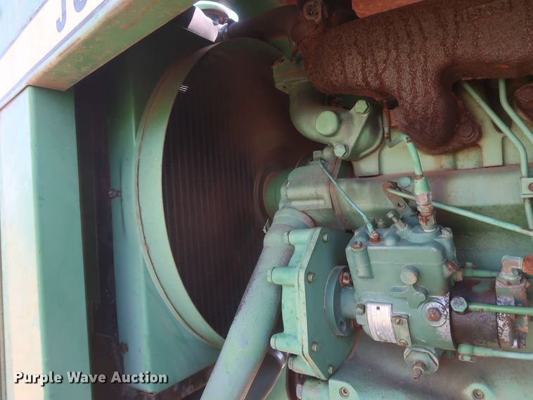 image for item GS9917 1983 John Deere 2420  windrower