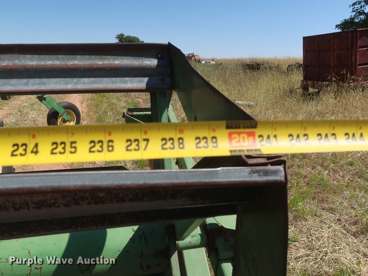 image for item GS9917 1983 John Deere 2420  windrower