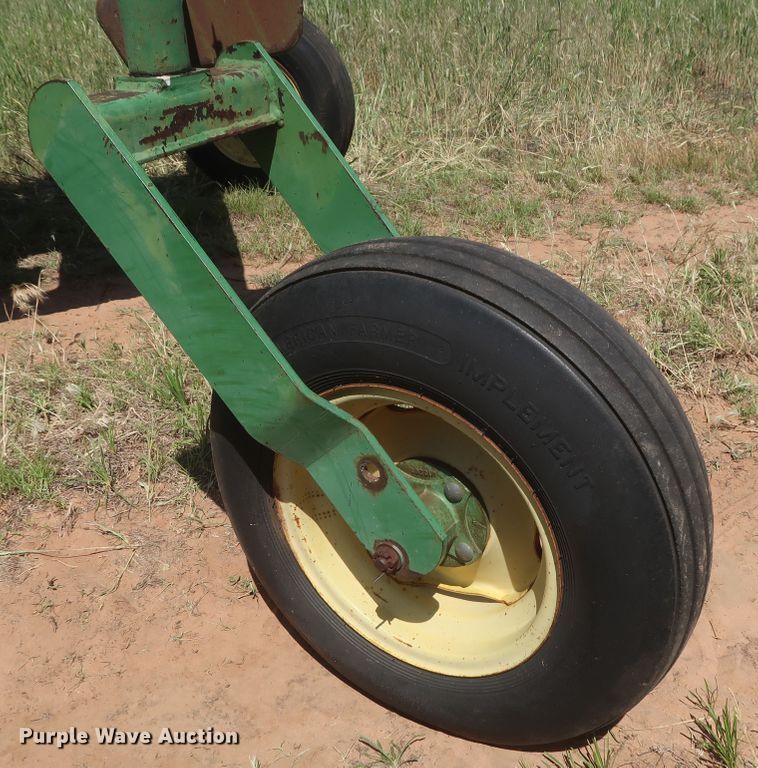 image for item GS9917 1983 John Deere 2420  windrower