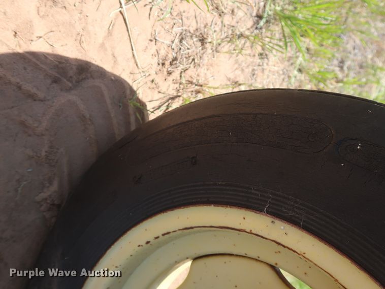 image for item GS9917 1983 John Deere 2420  windrower