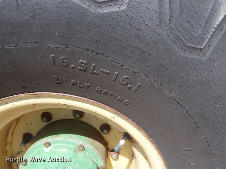 image for item GS9917 1983 John Deere 2420  windrower